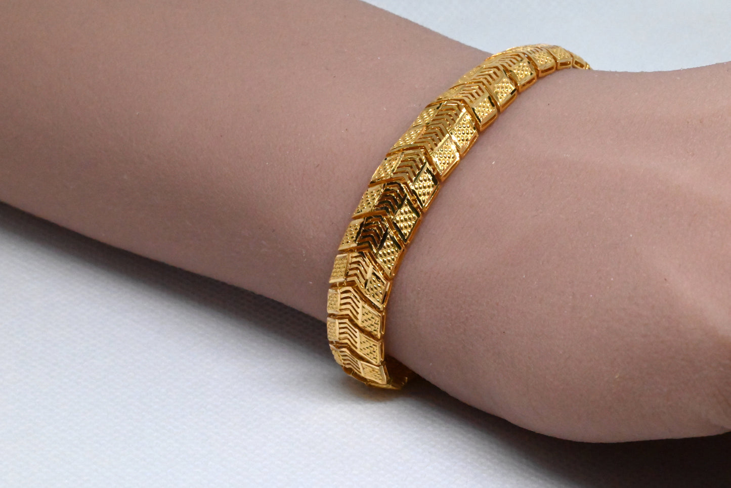 21k Gold Bracelet with Classical and Unique Design