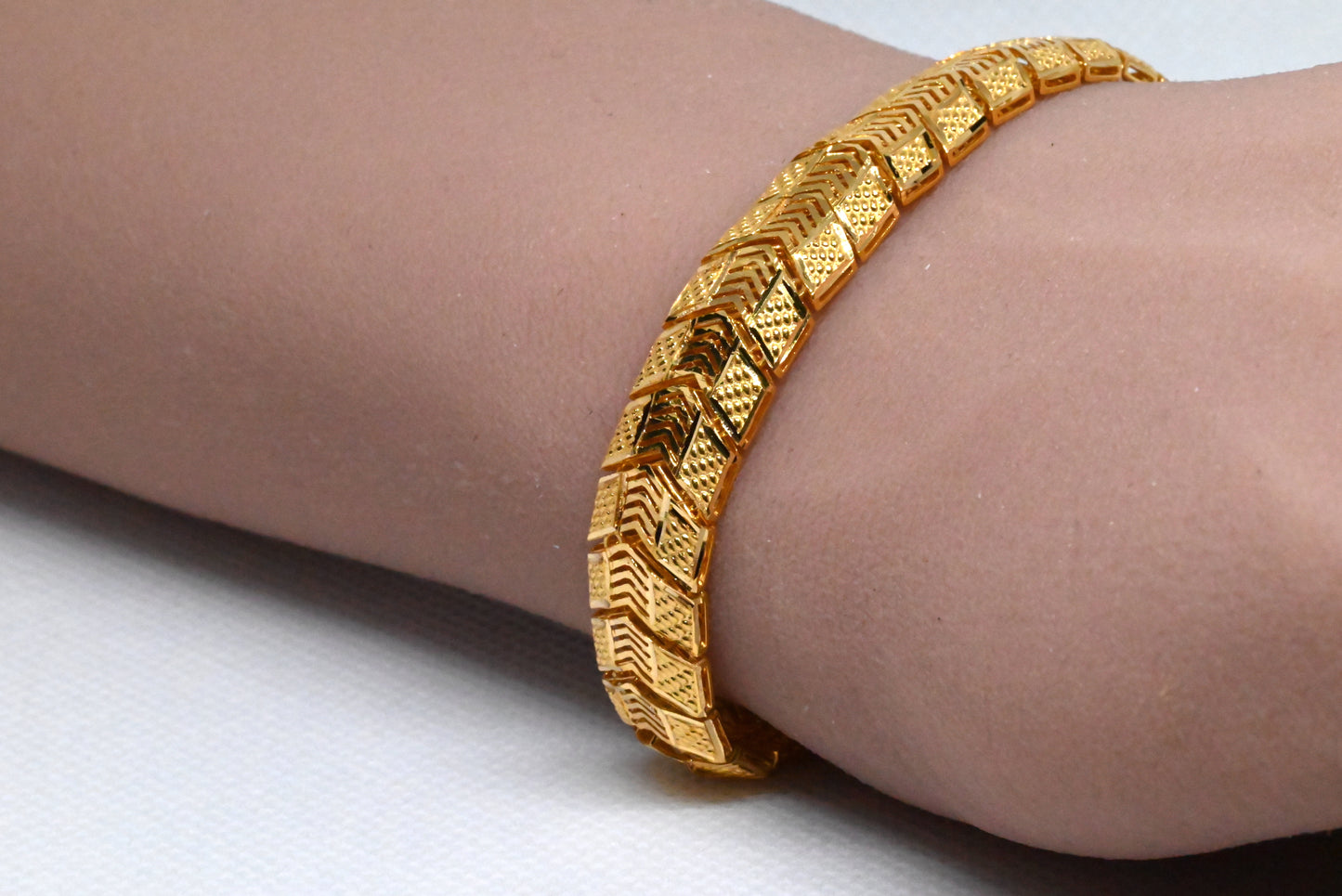 21k Gold Bracelet with Classical and Unique Design