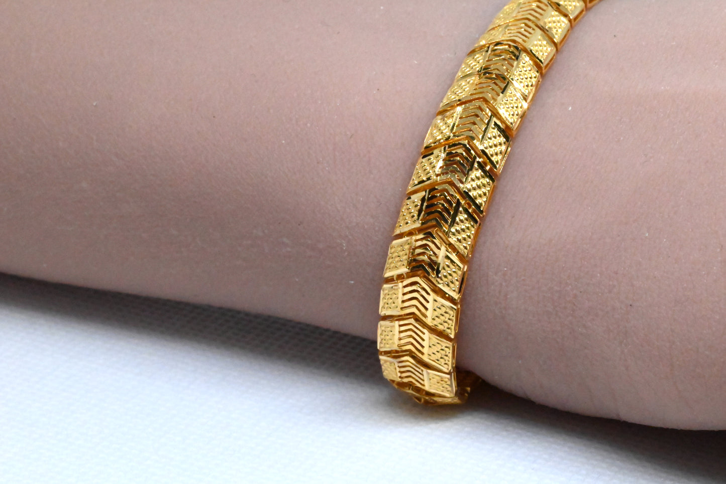 21k Gold Bracelet with Classical and Unique Design