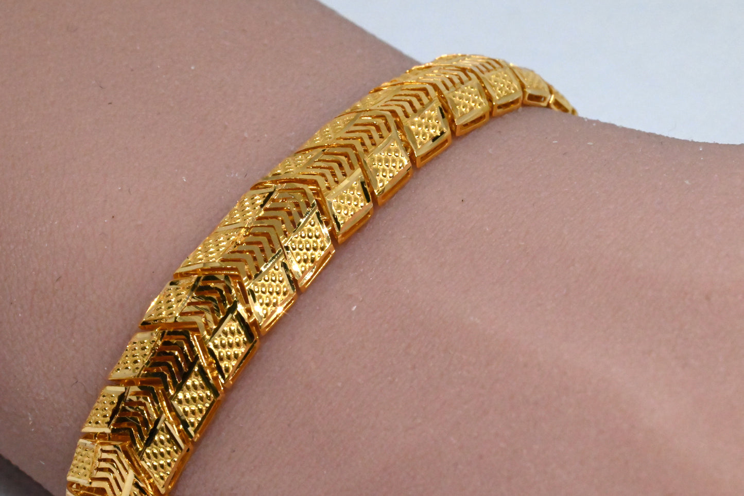 21k Gold Bracelet with Classical and Unique Design