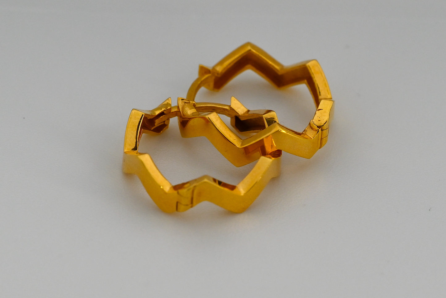 21k Solid Gold Hoop Zigzag Design