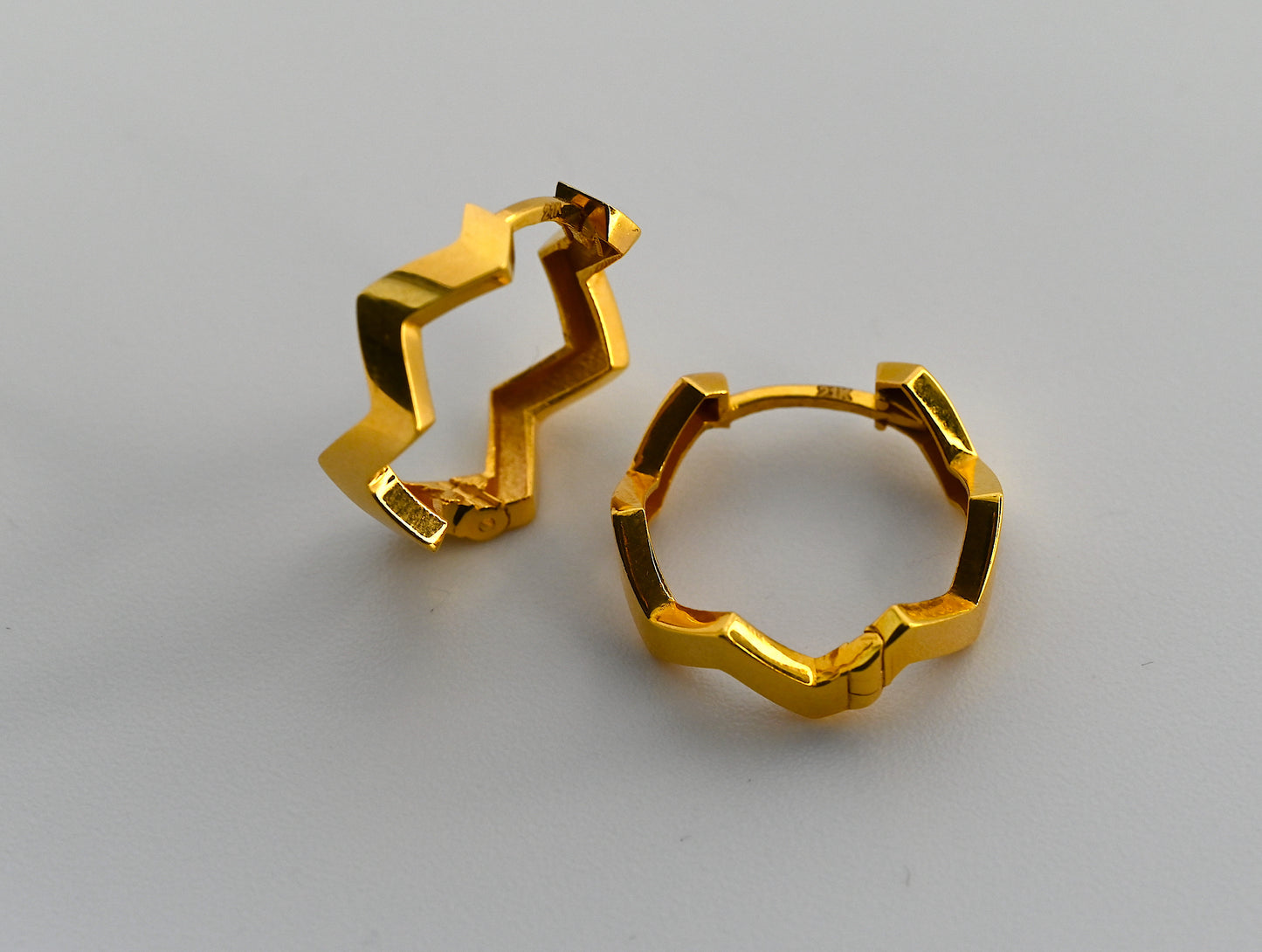 21k Solid Gold Hoop Zigzag Design