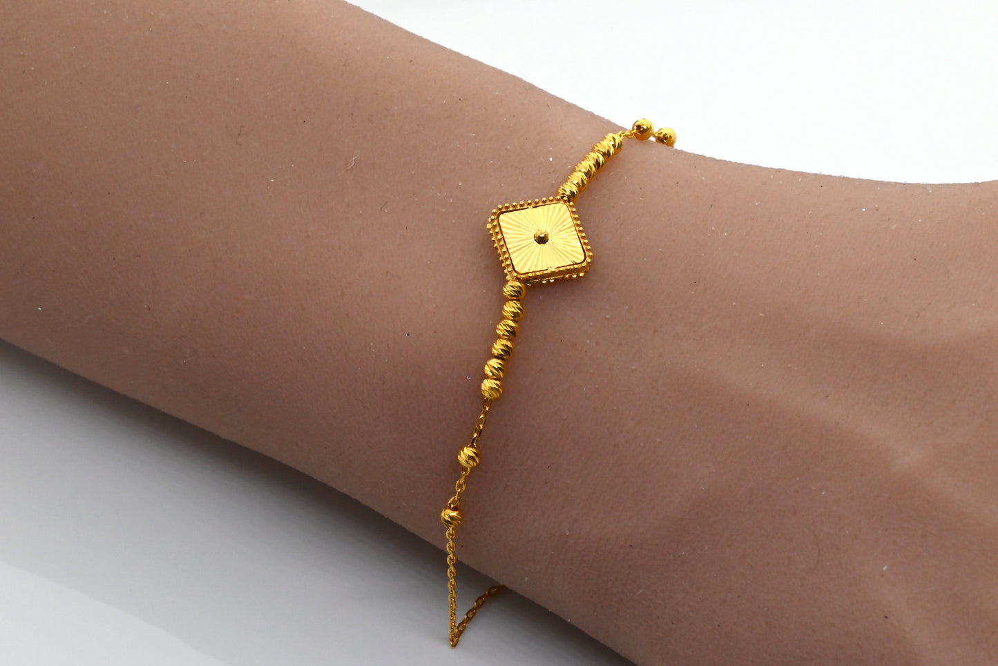 21k Gold Diamond Shape Bracelet