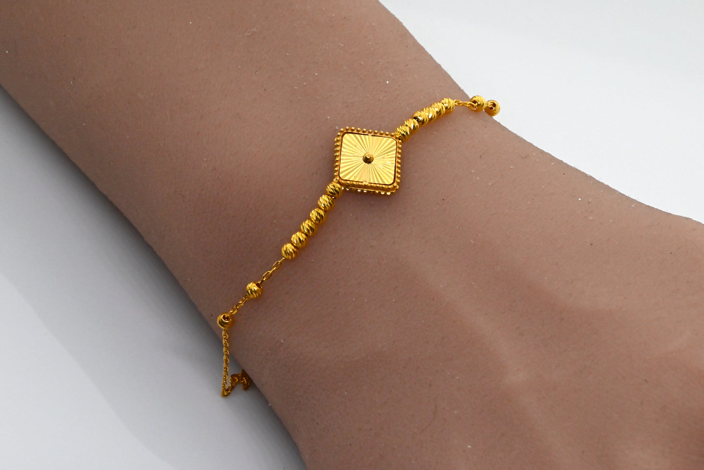 21k Gold Diamond Shape Bracelet