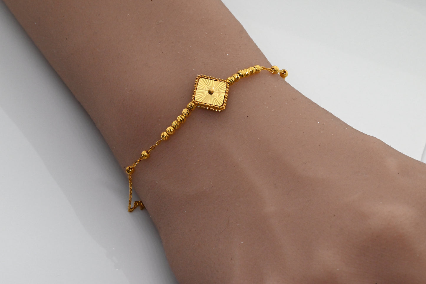 21k Gold Diamond Shape Bracelet