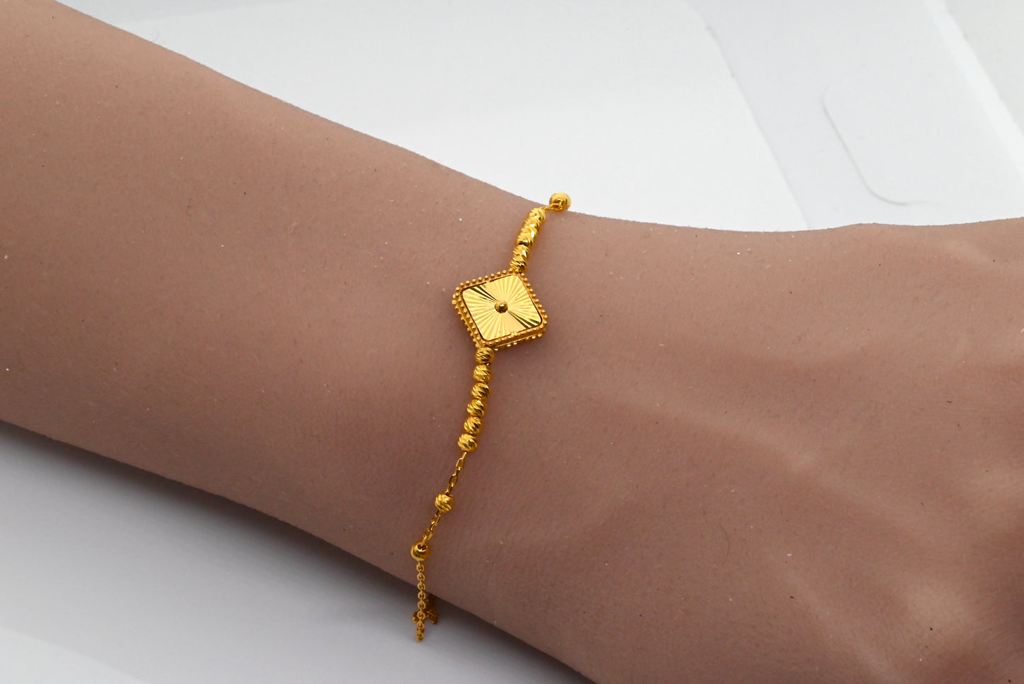 21k Gold Diamond Shape Bracelet