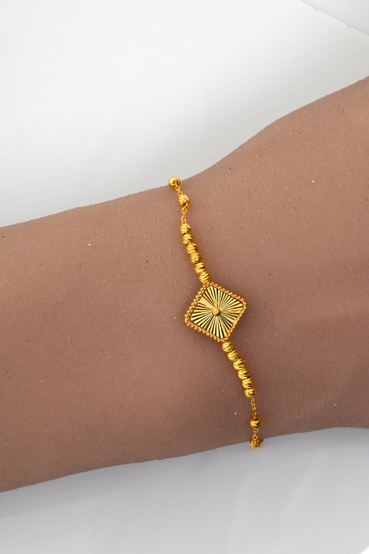 21k Gold Diamond Shape Bracelet