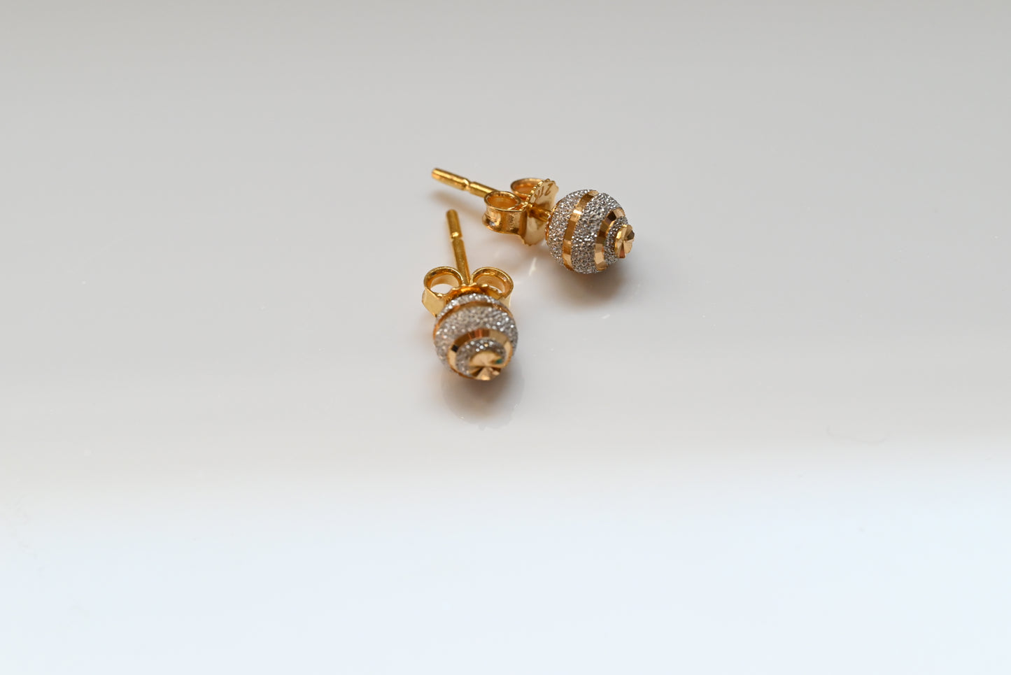 21k Gold Ball Shape Radiate Earrings