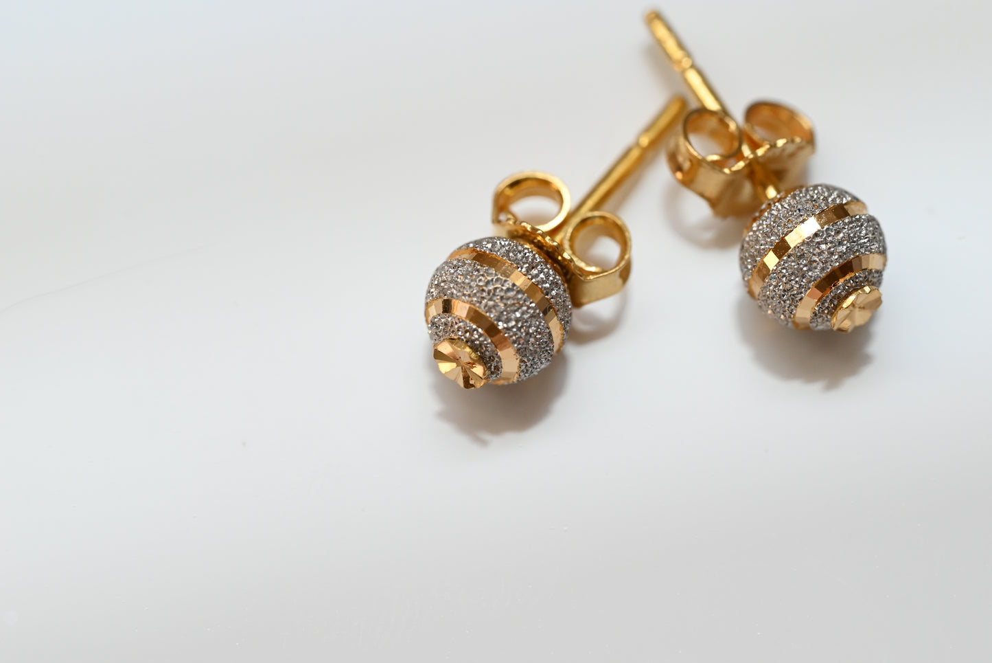 21k Gold Ball Shape Radiate Earrings