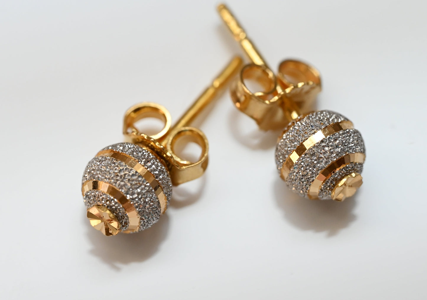 21k Gold Ball Shape Radiate Earrings