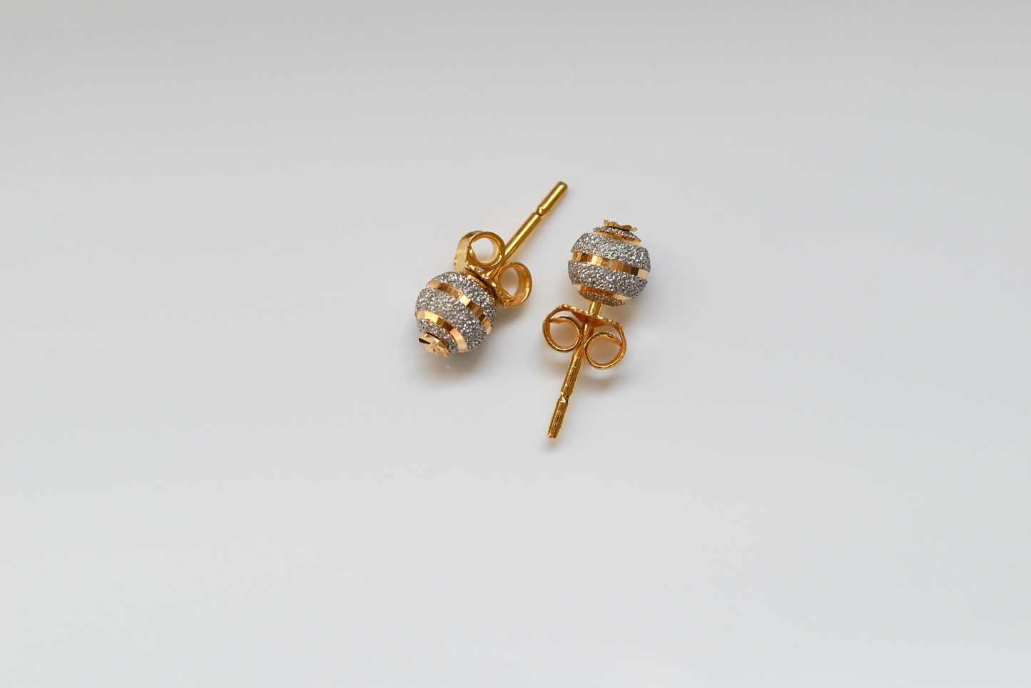 21k Gold Ball Shape Radiate Earrings