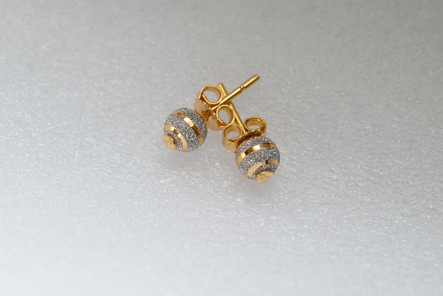 21k Gold Ball Shape Radiate Earrings